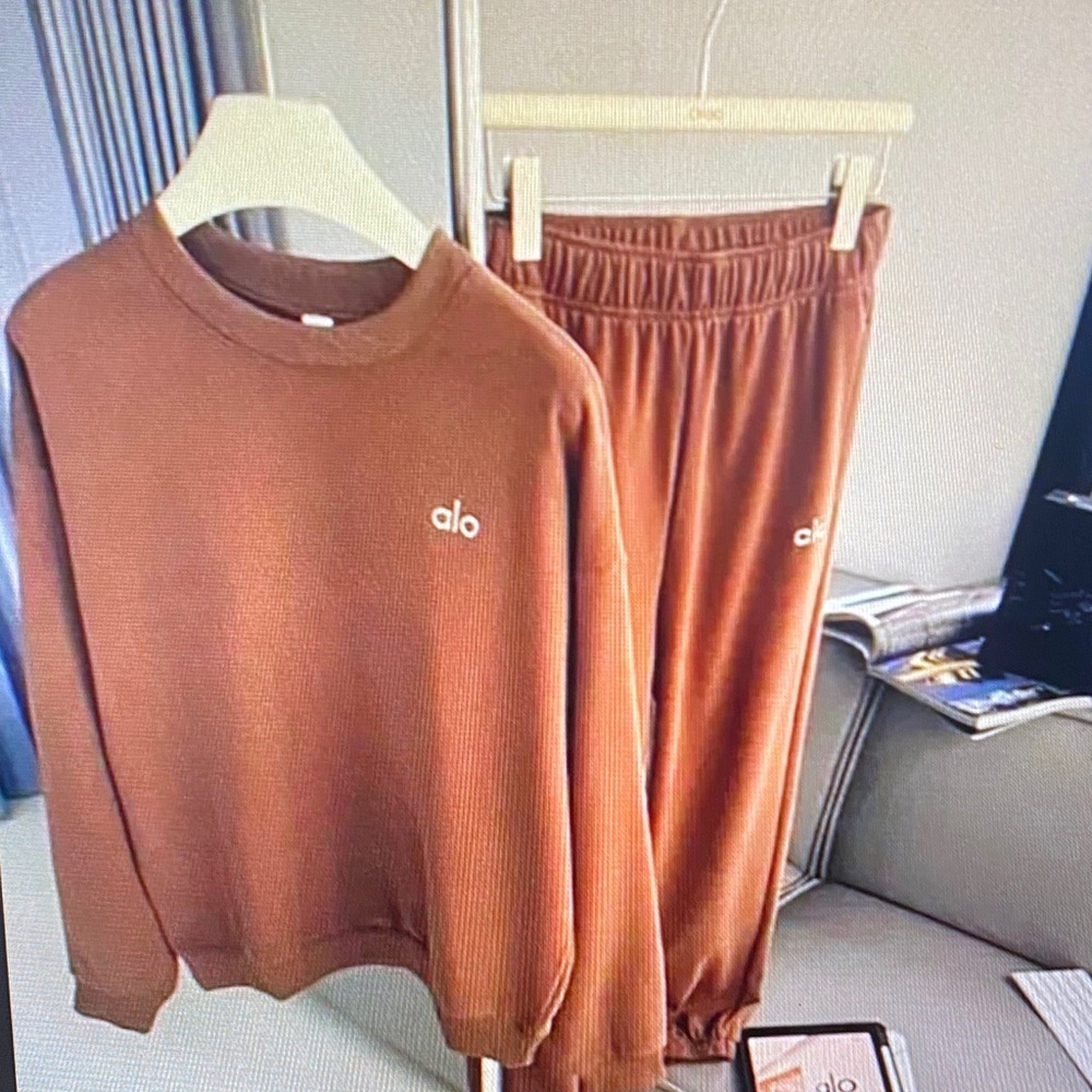 ALO Yoga Chocolate Brown Lounge Set Size M